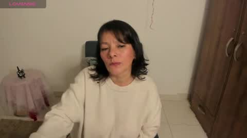 nuit_rose online show from April 18, 1:42 am