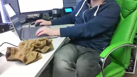 Snapshot of numlove chatting on December 3, 11:44 am Slave for Mistress and Master online show from December 3, 11:44 am