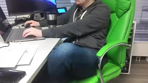 Snapshot of numlove chatting on December 20, 10:49 am Slave for Mistress and Master online show from December 20, 10:49 am