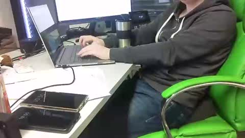 Snapshot of numlove chatting on December 23, 9:49 am Slave for Mistress and Master online show from December 23, 9:49 am