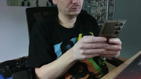 Snapshot of numlove chatting on October 11, 7:29 am Slave for Mistress and Master online show from October 11, 7:29 am