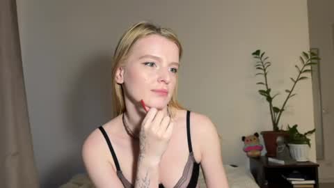 nura_foxx online show from June 14, 2:24 am