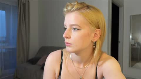 nura_foxx online show from July 12, 12:45 am