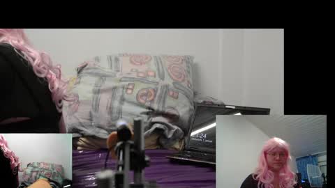 Snapshot of ny_lo chatting on January 1, 10:24 pm Nylon lover online show from January 1, 10:24 pm