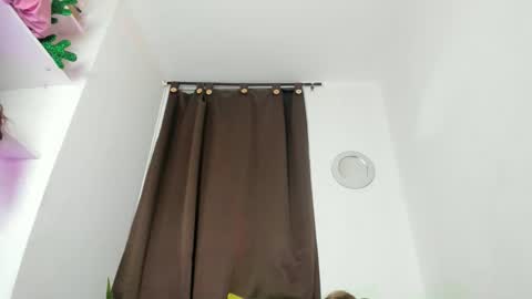 Nia online show from February 21, 5:19 am