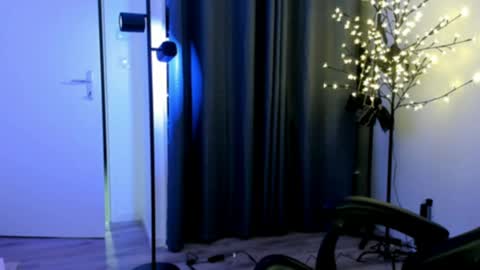 Steff online show from April 20, 8:43 pm