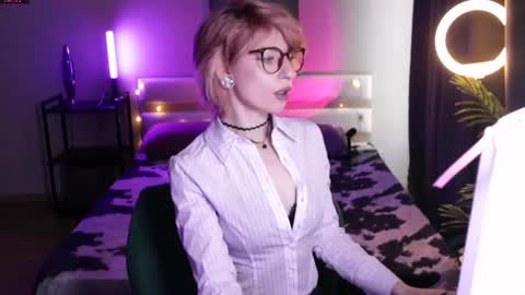 Snapshot of obedientt_ chatting on June 11, 8:12 am Moonlight online show from June 11, 8:12 am