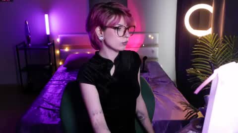 Snapshot of obedientt_ chatting on July 21, 7:43 am Moonlight online show from July 21, 7:43 am