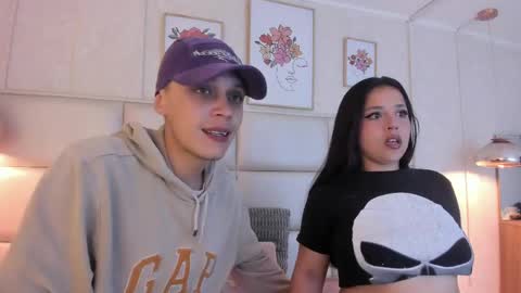 Sara Help me reach 1000 followers online show from May 6, 3:13 am