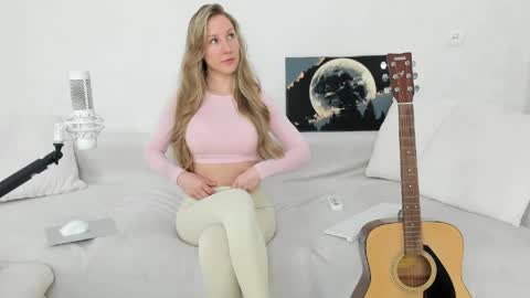 Snapshot of oceanic_soul chatting on April 4, 7:50 am Liana online show from April 4, 7:50 am