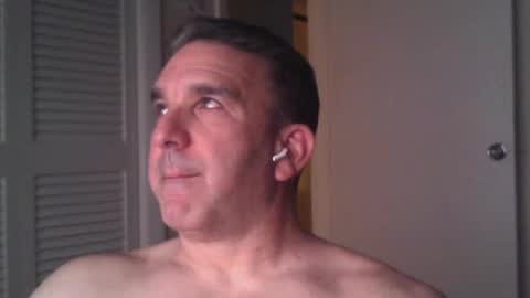 Snapshot of oceanmanx chatting on August 3, 1:04 am Ocean online show from August 3, 1:04 am