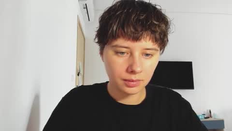 Evie online show from December 15, 3:22 am