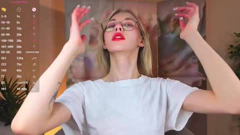 Lynna online show from February 6, 11:02 am