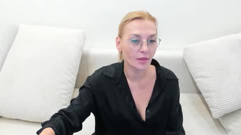 Snapshot of oeigesmik chatting on April 4, 11:46 pm oeigesmik online show from April 4, 11:46 pm