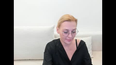 Snapshot of oeigesmik chatting on April 7, 9:54 am oeigesmik online show from April 7, 9:54 am
