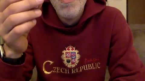 Snapshot of oggs48 chatting on May 8, 9:42 pm oggs48 online show from May 8, 9:42 pm