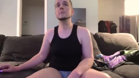 Snapshot of ohhh_dan chatting on June 21, 4:04 am ohhhdan online show from June 21, 4:04 am