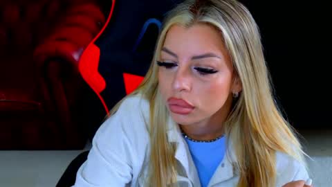 ohhh_nicole online show from April 6, 12:39 pm