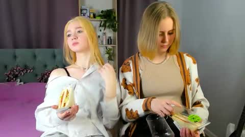 Emi and Ohpi online show from March 11, 12:55 pm