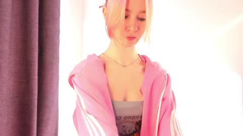 Emi and Ohpi online show from April 13, 12:32 pm