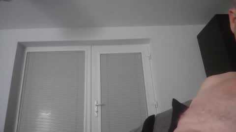 Snapshot of oldandgrey123 chatting on October 18, 10:32 pm HeyIts Just Me online show from October 18, 10:32 pm