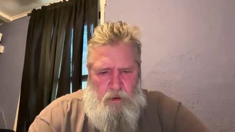 olderguyplayin online show from April 29, 10:38 pm