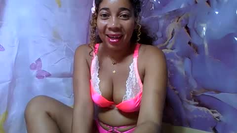 olinaa online show from June 6, 5:39 pm
