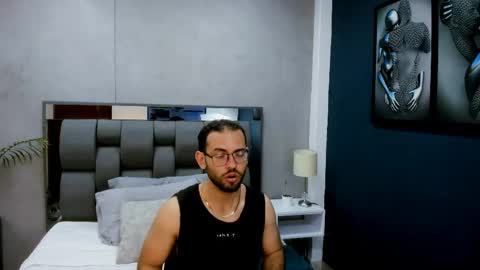 Snapshot of oliver__blanc chatting on April 15, 11:50 am Oliver Blanc online show from April 15, 11:50 am