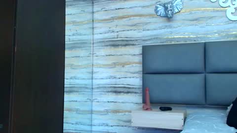 Snapshot of oliver__brown chatting on December 21, 12:18 am Oliver online show from December 21, 12:18 am