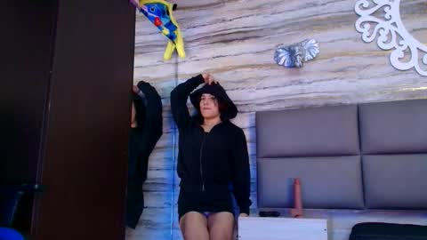 Snapshot of oliver__brown chatting on January 10, 12:12 am Oliver online show from January 10, 12:12 am