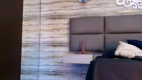 Snapshot of oliver__brown chatting on January 11, 11:32 pm Oliver online show from January 11, 11:32 pm