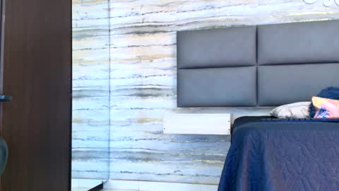 Snapshot of oliver__brown chatting on January 17, 11:52 pm Oliver online show from January 17, 11:52 pm