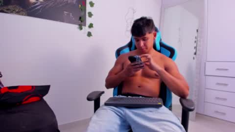 Snapshot of oliver_bray chatting on December 6, 1:07 am Oliver bray online show from December 6, 1:07 am