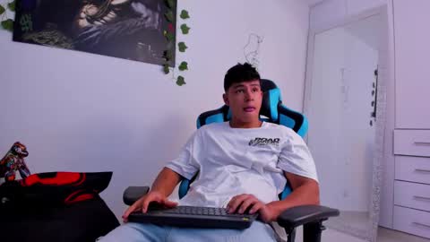 Snapshot of oliver_bray chatting on December 6, 4:25 am Oliver bray online show from December 6, 4:25 am