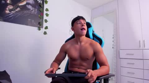 Snapshot of oliver_bray chatting on December 11, 1:05 am Oliver bray online show from December 11, 1:05 am