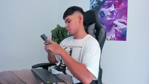 Snapshot of oliver_bray chatting on January 10, 7:11 pm Oliver bray online show from January 10, 7:11 pm