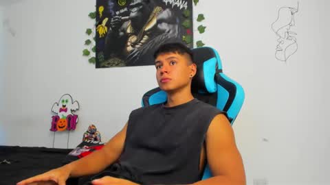 Snapshot of oliver_bray chatting on January 19, 10:39 pm Oliver bray online show from January 19, 10:39 pm