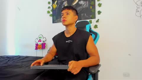 Snapshot of oliver_bray chatting on January 23, 3:54 pm Oliver bray online show from January 23, 3:54 pm