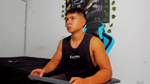 Snapshot of oliver_bray chatting on January 29, 1:05 am Oliver bray online show from January 29, 1:05 am