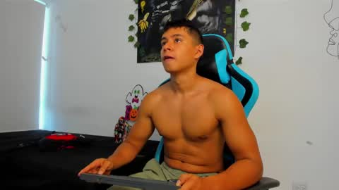 Snapshot of oliver_bray chatting on February 2, 5:15 pm Oliver bray online show from February 2, 5:15 pm