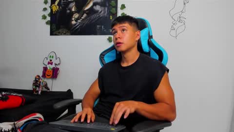 Snapshot of oliver_bray chatting on February 4, 12:19 am Oliver bray online show from February 4, 12:19 am