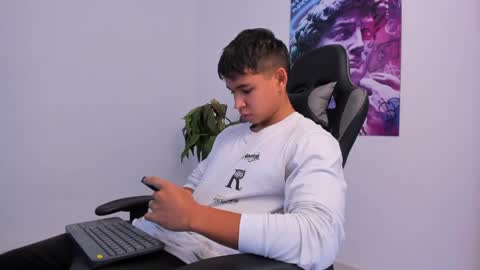 Snapshot of oliver_bray chatting on February 4, 2:53 pm Oliver bray online show from February 4, 2:53 pm