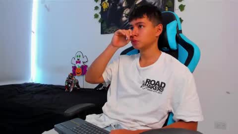 Snapshot of oliver_bray chatting on February 15, 4:12 pm Oliver bray online show from February 15, 4:12 pm