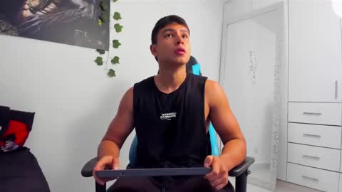 Snapshot of oliver_bray chatting on February 16, 1:03 am Oliver bray online show from February 16, 1:03 am