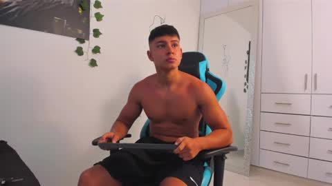 Snapshot of oliver_bray chatting on February 18, 6:58 pm Oliver bray online show from February 18, 6:58 pm