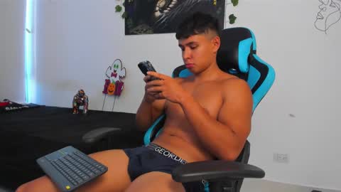 Snapshot of oliver_bray chatting on February 23, 9:16 pm Oliver bray online show from February 23, 9:16 pm