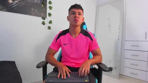 Snapshot of oliver_bray chatting on February 24, 3:53 pm Oliver bray online show from February 24, 3:53 pm