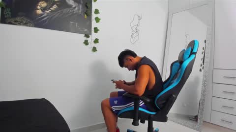 Snapshot of oliver_bray chatting on February 26, 11:26 pm Oliver bray online show from February 26, 11:26 pm