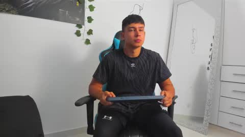 Snapshot of oliver_bray chatting on February 28, 11:56 pm Oliver bray online show from February 28, 11:56 pm