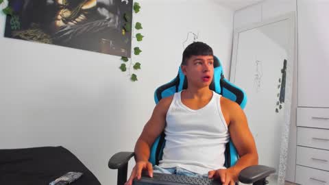 Snapshot of oliver_bray chatting on March 2, 4:42 pm Oliver bray online show from March 2, 4:42 pm